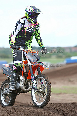 Raw00552 Lauren Pope n